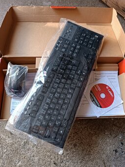 Bezdrátová sada klávesnice a myši Labtec Media Wireless Desk - 3