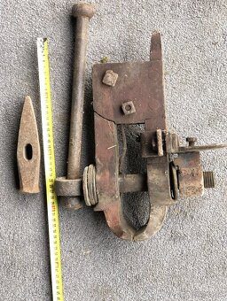 Kovářská výheň a kovadlina - 3