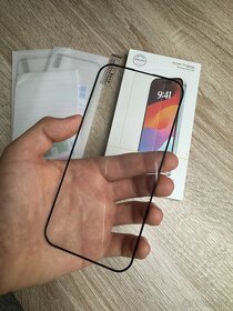 Tři tvrzená ochranná skla na iPhone 15/15Pro - 3