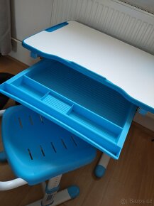 Výškově nastavitelný stůl s židlí - 3