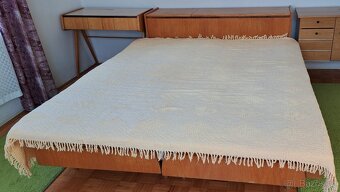 2 světlé šatní skříně a peřiňák, retro masiv ze 60. let - 3