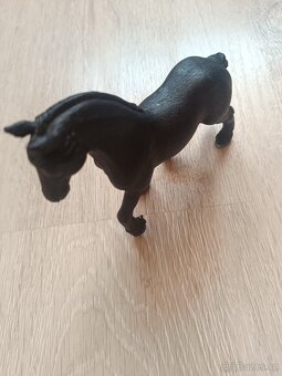 Figurka Schleich Kobyla frisianská 13906 - 3