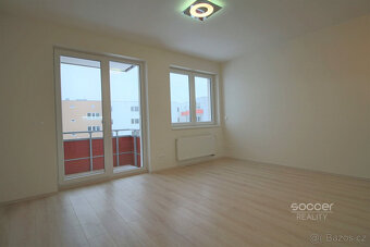 Pronájem bytu 1+kk 30 m2 + balkon 4 m2, ulice Sicherova, Pra - 3