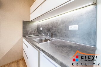 Pronájem zařízeného bytu 1+kk s lodžií, os.vl., 31,75 m2, Mo - 3