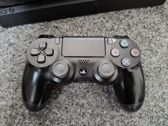 PS4 Slim 1TB, originál ovladač + hry / PlayStation 4 - 3