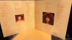 Kate Bush - Lionheart - 3