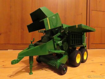 BRUDER 2017 Zelený BALÍKOVAČ slámy JOHN DEERE - 3