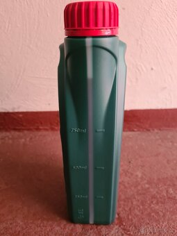 1 litr motorového oleje Castrol - 3
