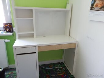 IKEA stůl Micke s nástavcem a dětská židle - 3
