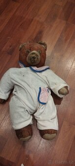 Stará panenka, medvěd (bručí), kočárek pro panenky + oblečky - 3