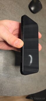 IPhone 16e 128GB černý - 3