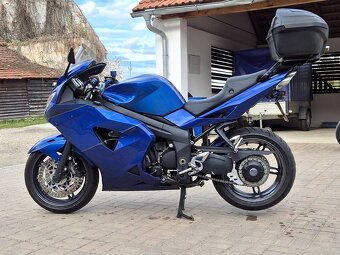 Triumph Sprint ST 1050 - 3
