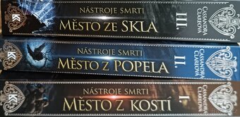 Knihy Město z kostí, Město z Popela,Město ze skla - 3