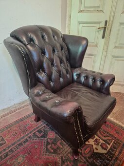 ČERVENO - HNĚDÉ KŘESLO KOŽENÉ KŘESLO VE STYLU CHESTERFIELD - 3
