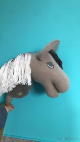 Šedý Hobby horse - 3
