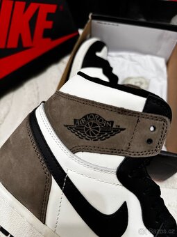 Air Jordan 1 Retro High OG - Dark Mocha - 3