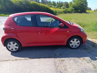 Aygo 2009 1.0i klima 178tkm 5.dveř - 3