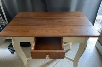 Starožitný stůl po renovaci - 3