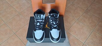 AIR JORDAN 1MID 38 - 3