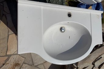 Koupelnová skříňka s umyvadlem - 3