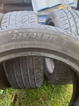 Pneu 225/45R17 - 3