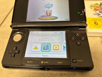 Nintendo 3DS + dokovací stanice + originál nabíječka + hra S - 3