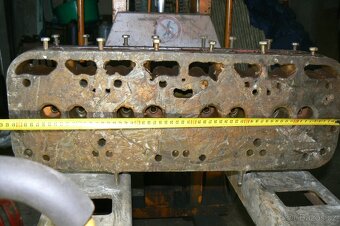 Hlava motoru traktor Rumun - 3