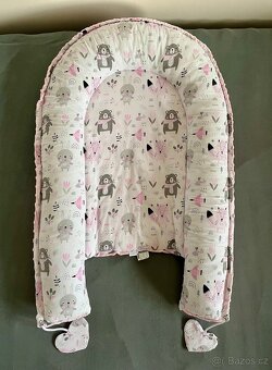 Růžové hnízdečko s polštářkem a peřinkou Minky - 3