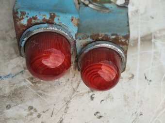 Prodám originál skleněné blikny na ZETOR25 - 3