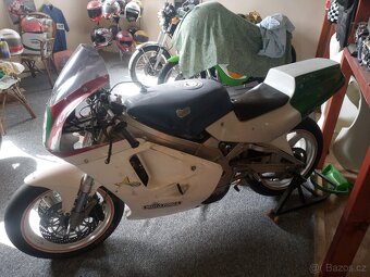 Suzuki RGV 250 - 3