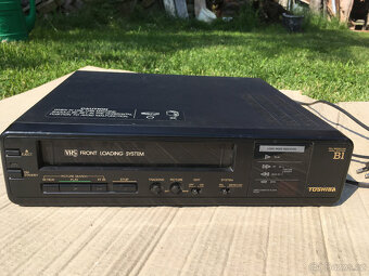 VHS přehrávač Toshiba - 3