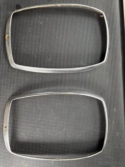 Mercedes W114/115 - světla a rámečky, těsnící gumy - 3