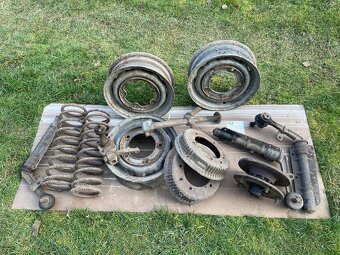 Tatra 603 díly nárazník disky pera - 3