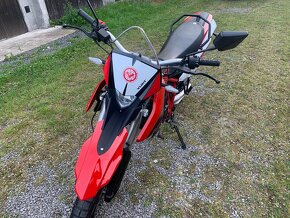 Prodám krásnou moto YUKI SR 125 Zadáno - 3