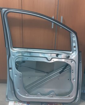 Levé přední dveře VW Touran 1 rv 2005 stříbrná LA7W - 3