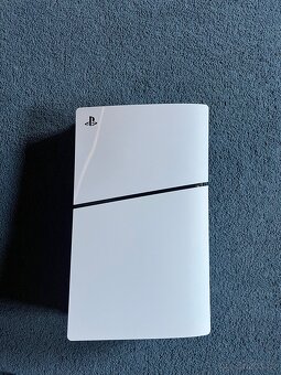 Playstation 5 s dvěma ovladači dualsense - 3