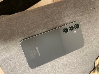Prodám telefon Samsung s23 fe 8gb/128gb - 3
