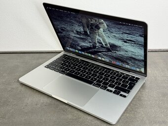 MacBook Pro 13'' 2020 / M1 / 16GB / 512GB SSD / Silver - D - 3