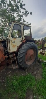 Traktorbagr Bělorus - 3