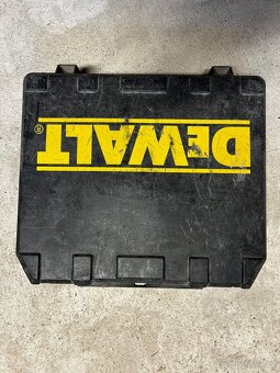 AKU vrtačka s příklepem DeWALT - 3