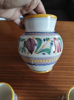 Chodská keramika, váza/džbán a dva pohárky - 3