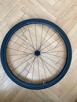 Prodam silnicni  kola DT Swiss r470,plaste Hutchinson - 3