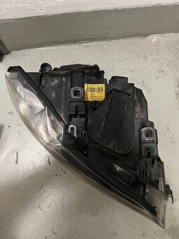 Pravý přední světlomet xenon BMW E92 EU verze - 3