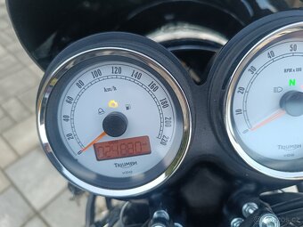 Triumph Thruxton 900 - 3