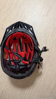 Cyklistická helma svítící - 3