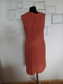 Cihlové šaty Mango - 3