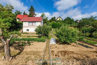 Prodej zahrady se zděnou chatkou, výměra 1118m2, výhled na L - 3