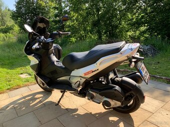 Aprilia SR MAX 300 - 3