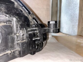 Světlomet Škoda Octavia III levý – 5E1941015B (halogenový) - 3