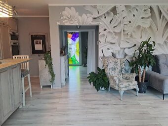 Prostorný 5+kk se zahradou a garáží na okraji Brna - 3